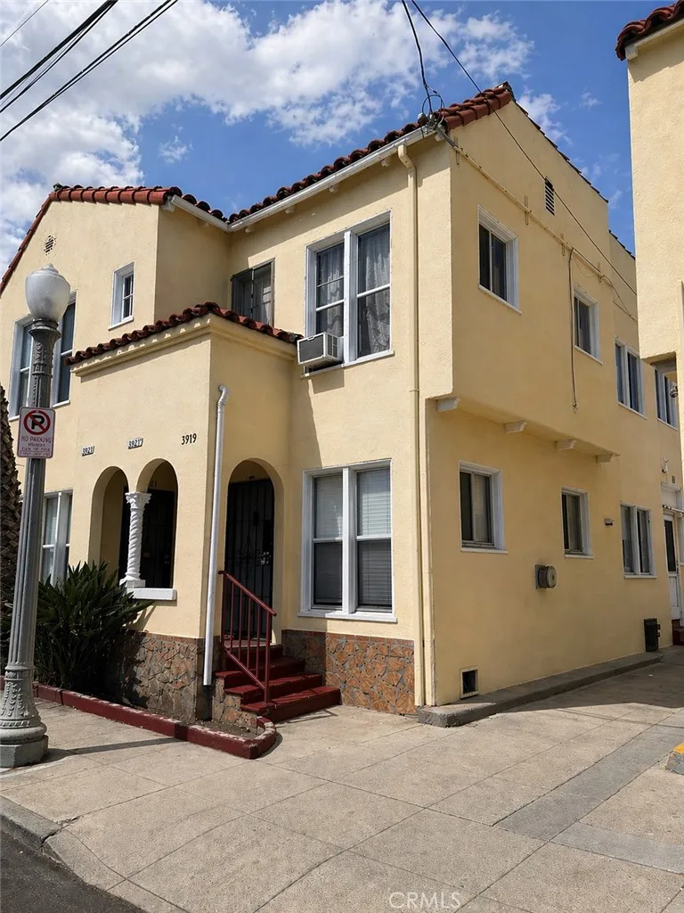 Los Angeles, CA 90037
