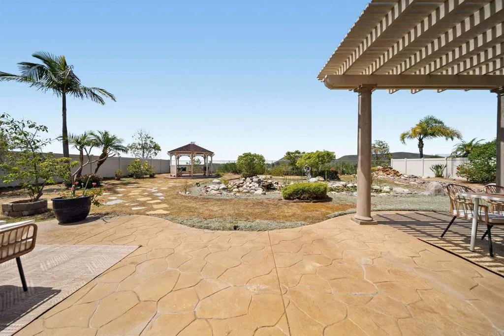 https://cdn.realtyfeed.com/cdn/127/306701672/0a82cff59753f52c16744b81c0e68141.webp
