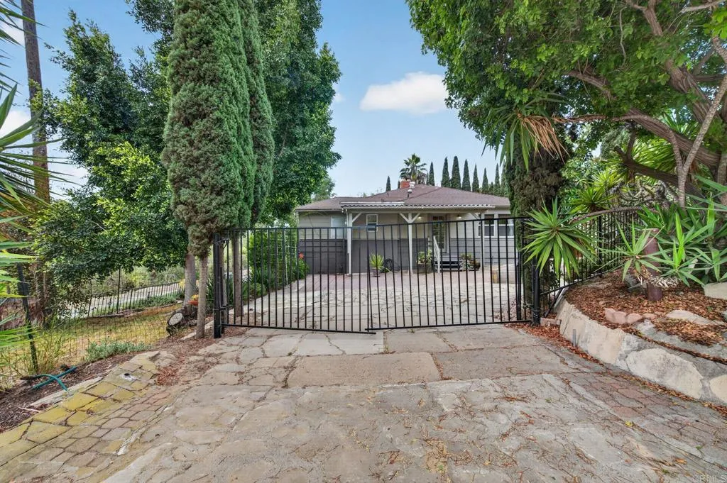 https://cdn.realtyfeed.com/cdn/127/306701712/1d2c5381082a3bd1adfc00c389ad8372.webp