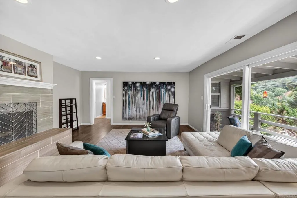 https://cdn.realtyfeed.com/cdn/127/306701712/2c69930b1184cb9a3f90368233e3e4fb.webp