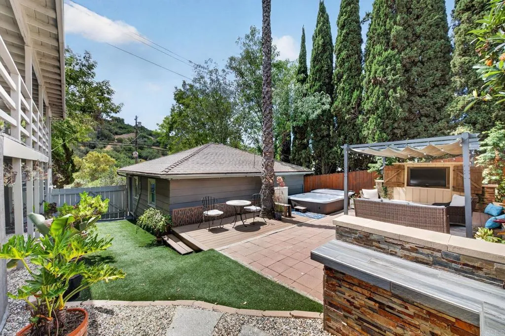 https://cdn.realtyfeed.com/cdn/127/306701712/6d5ccef6e7abffe49bcdf3c7bbcdcc81.webp