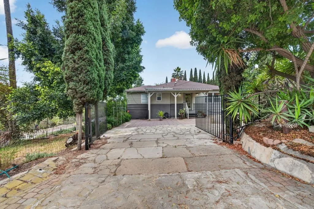 https://cdn.realtyfeed.com/cdn/127/306701712/80532f95919d4a92e9620be313ad3515.webp