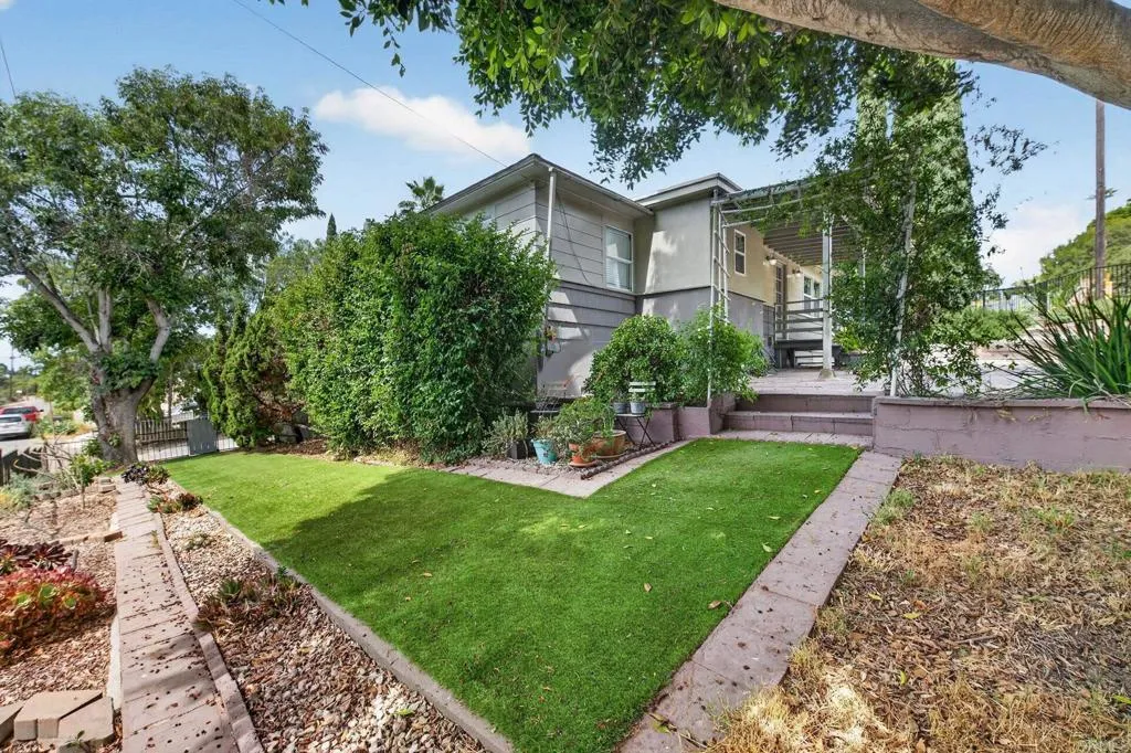 https://cdn.realtyfeed.com/cdn/127/306701712/8be06d24edafe7159efe21dd802d375e.webp