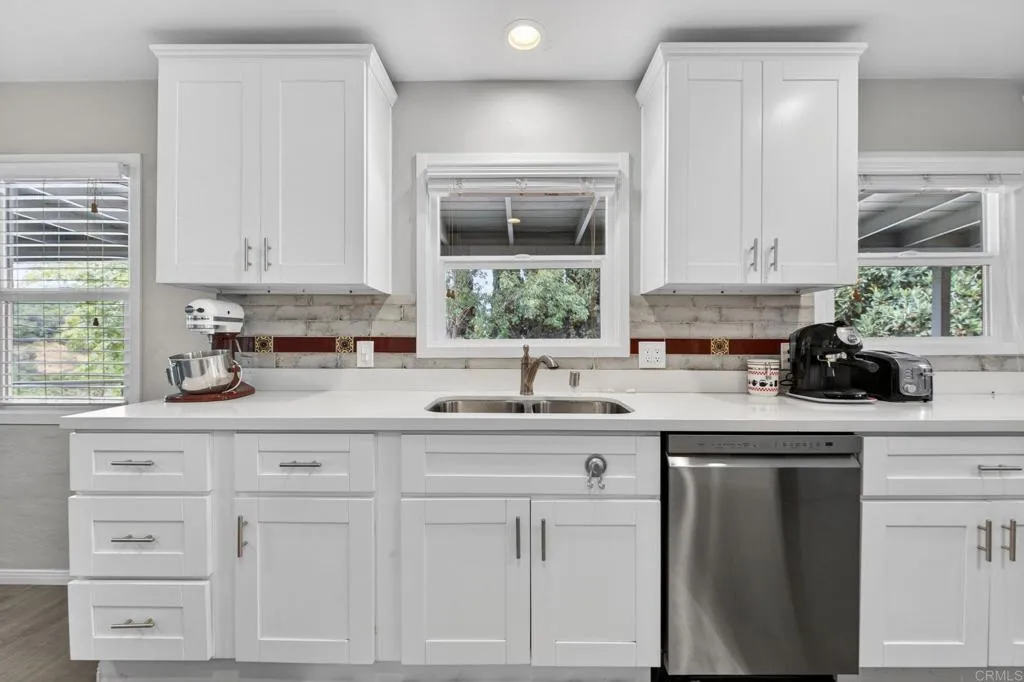 https://cdn.realtyfeed.com/cdn/127/306701712/b8cff0aef9e583ee496a6472fea19ada.webp