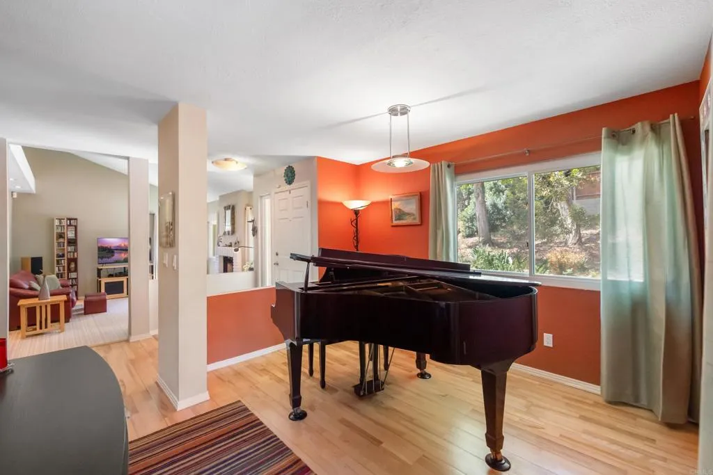 https://cdn.realtyfeed.com/cdn/127/306701726/4efcbaec609e5b24d8ed4e1db2c3b2b3.webp