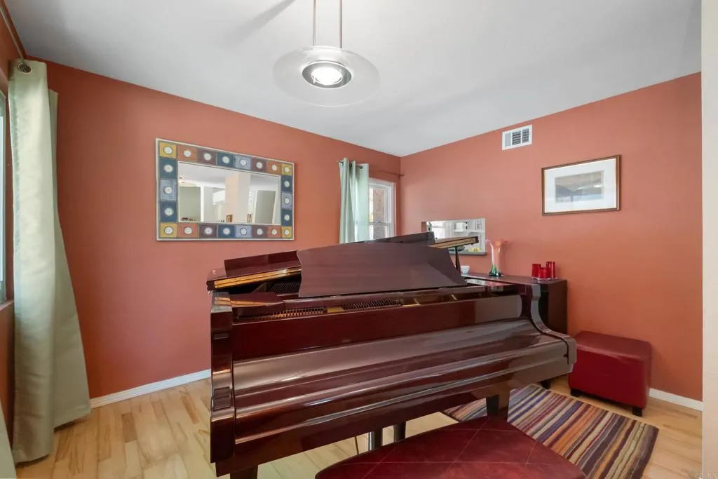 https://cdn.realtyfeed.com/cdn/127/306701726/794a0ca2fe273d21332816d6e5eb3203.webp