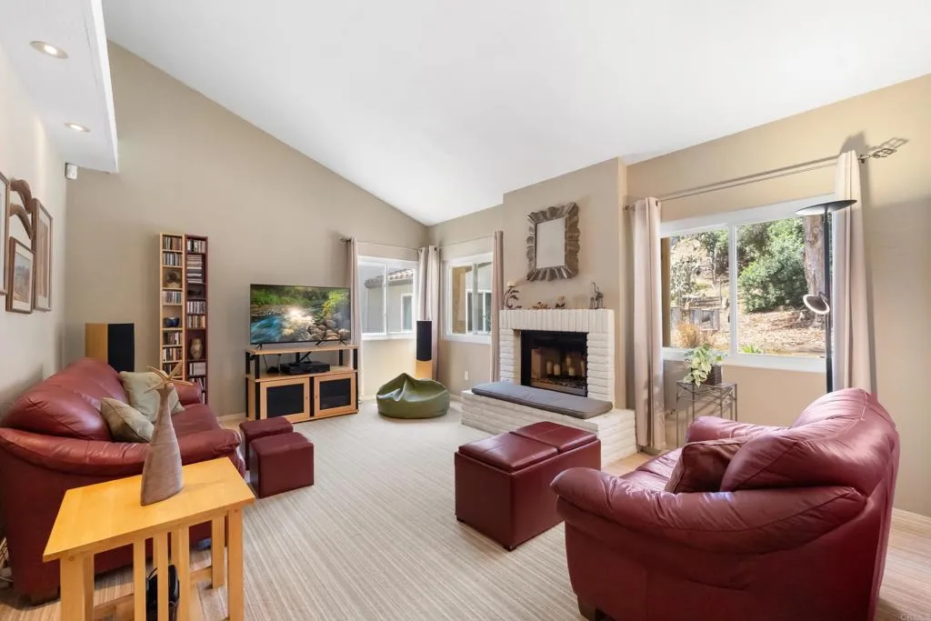 https://cdn.realtyfeed.com/cdn/127/306701726/ec5133ede6e1fb3d6b317c3ef87b1d52.webp