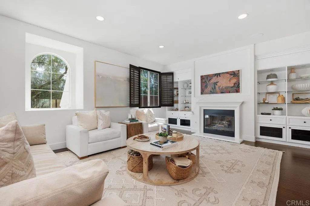 https://cdn.realtyfeed.com/cdn/127/306701843/5c89cdc339ceead375e33605280e2469.webp