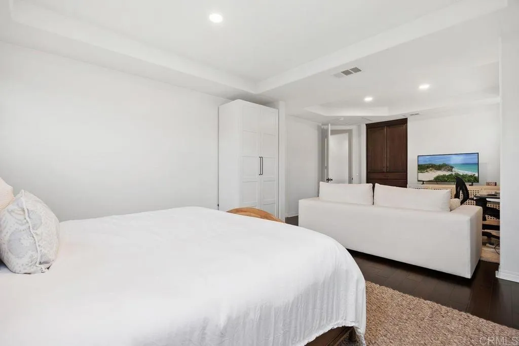 https://cdn.realtyfeed.com/cdn/127/306701843/64b12d1d45cc06d2e63c20698442af07.webp