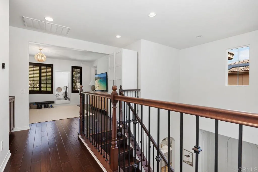https://cdn.realtyfeed.com/cdn/127/306701843/8f672dcb1af734bc48a7b77c1409a297.webp