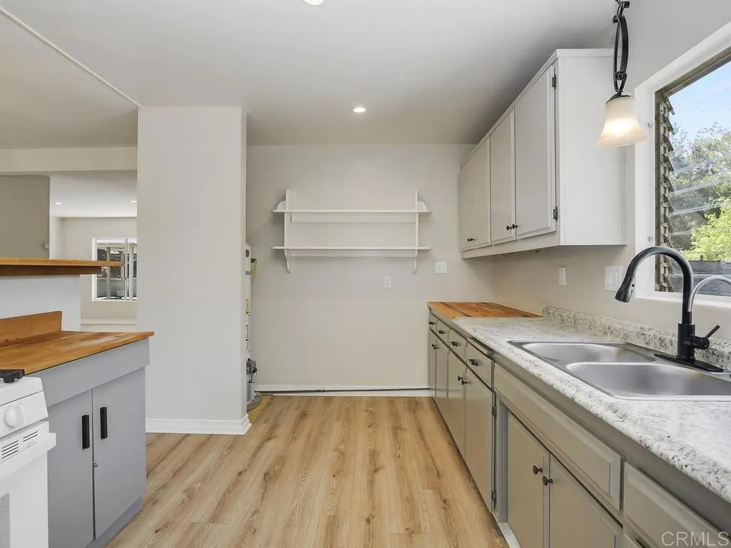 https://cdn.realtyfeed.com/cdn/127/306701870/229bb871d936917ec491be08841dbba8.webp