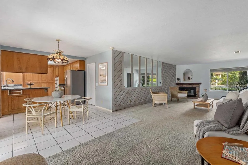 https://cdn.realtyfeed.com/cdn/127/306701899/7923dd929692a8495cf83658106192cb.webp