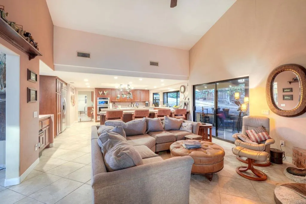 https://cdn.realtyfeed.com/cdn/127/306701900/62d146e92405e67d4f903582b12d9fff.webp