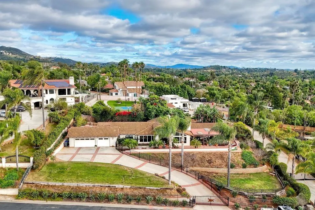 https://cdn.realtyfeed.com/cdn/127/306701900/fbcd9ed176ca14851610c0ea69910e87.webp