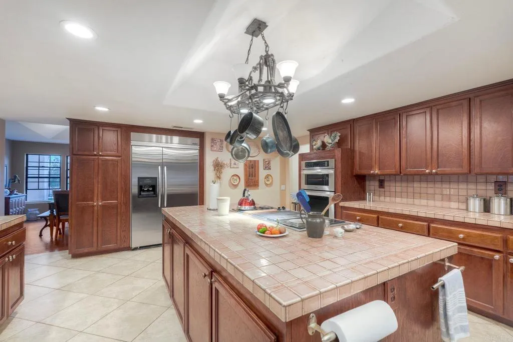 https://cdn.realtyfeed.com/cdn/127/306701900/fcb71d5bd0049aee4d9140fe35ac41ff.webp
