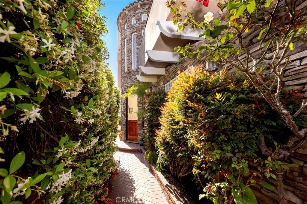 19 Geneva, Long Beach, CA, 90803