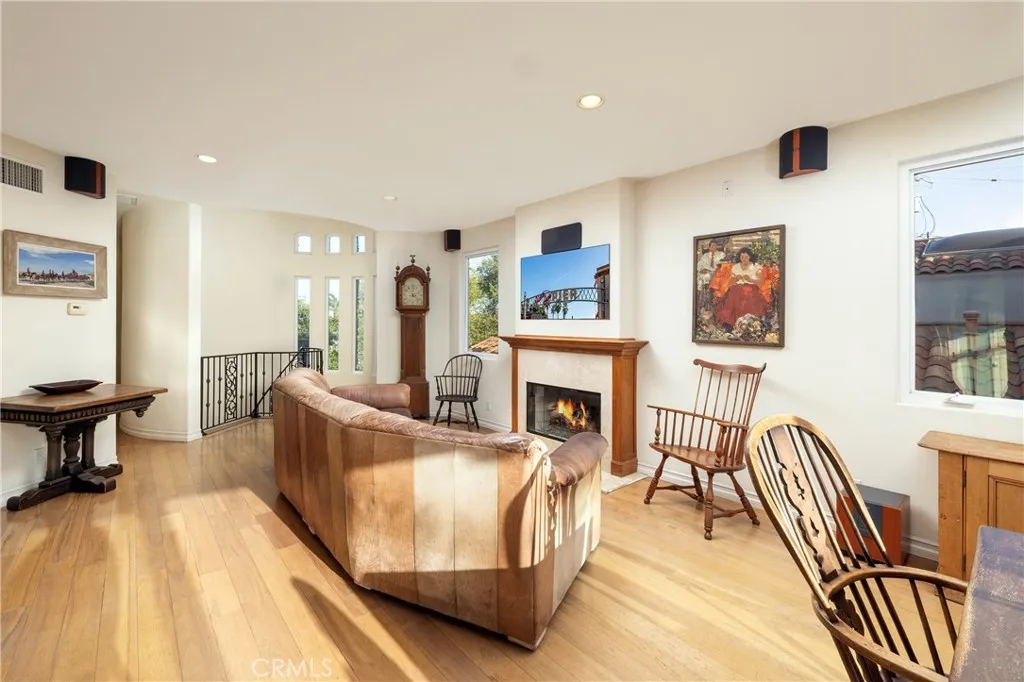 19 Geneva, Long Beach, CA, 90803