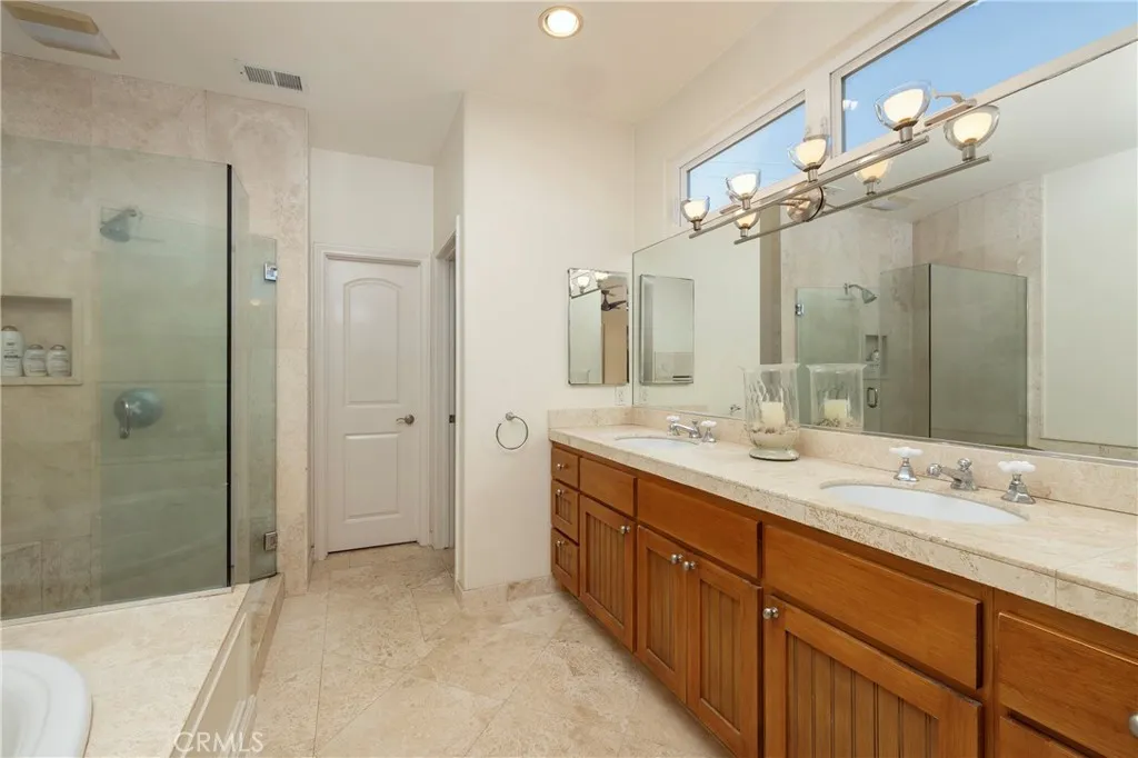 19 Geneva, Long Beach, CA, 90803