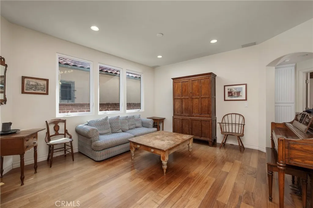 19 Geneva, Long Beach, CA, 90803