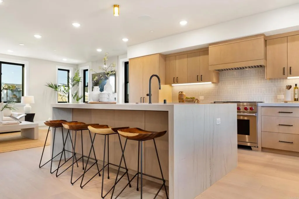 https://cdn.realtyfeed.com/cdn/127/306702051/1285e43edd7bbe1f23c3dee2c47fc2fa.webp