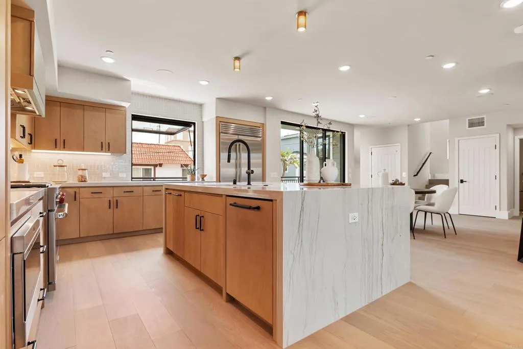 https://cdn.realtyfeed.com/cdn/127/306702051/3154ff8b792a05b88fd2f8ee5e1af5f9.webp