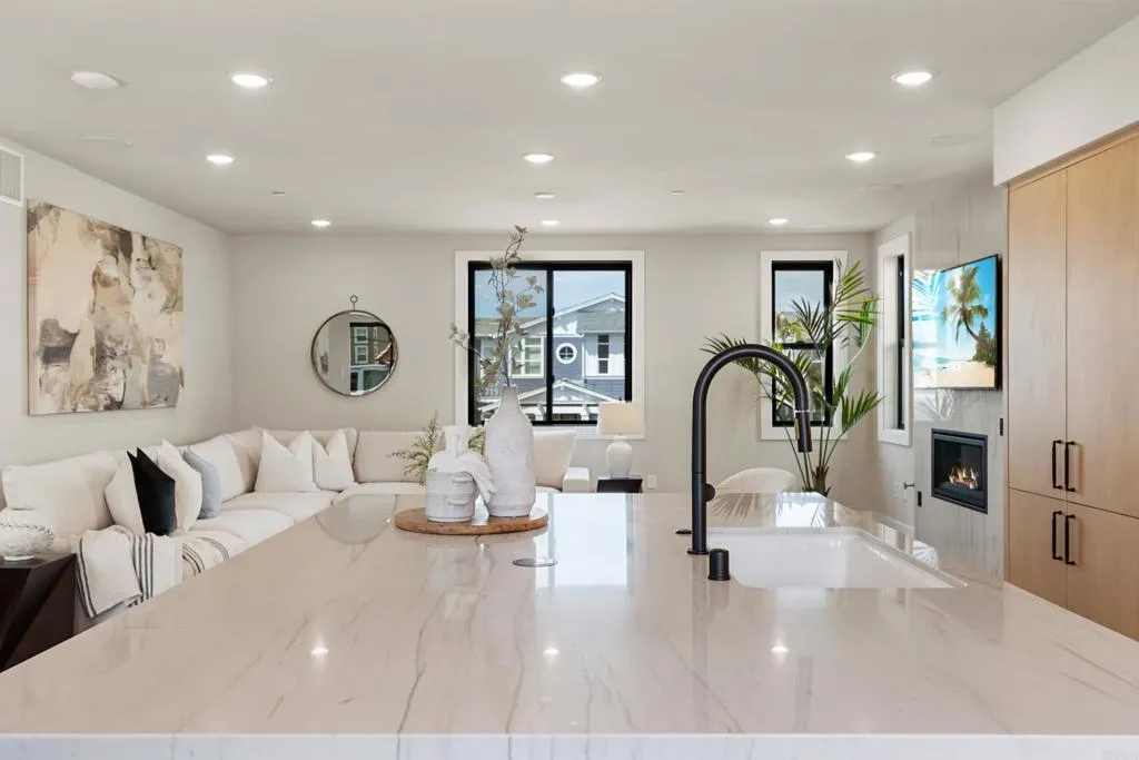 https://cdn.realtyfeed.com/cdn/127/306702051/434584aae83c774636a3f53aa23a7c1c.webp