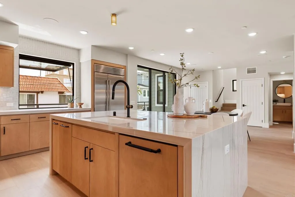https://cdn.realtyfeed.com/cdn/127/306702051/59450925a783a9c92afe970f245aa1f1.webp