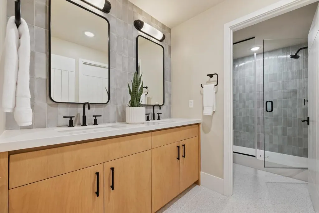 https://cdn.realtyfeed.com/cdn/127/306702051/aa6c4c5a88add4dbee693f9d6792a1f8.webp
