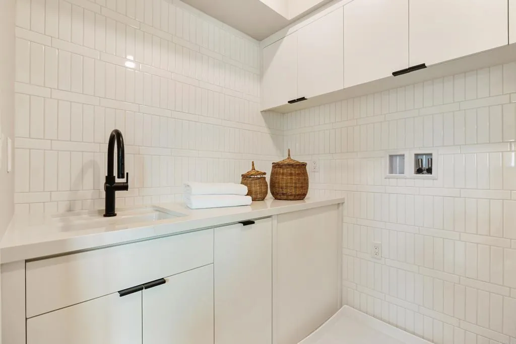 https://cdn.realtyfeed.com/cdn/127/306702051/b617fb55e138935975beafef5fc935a7.webp