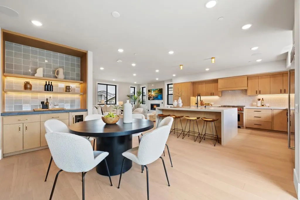https://cdn.realtyfeed.com/cdn/127/306702051/f95fcc7ce6dd538e5be0559b67da08ef.webp