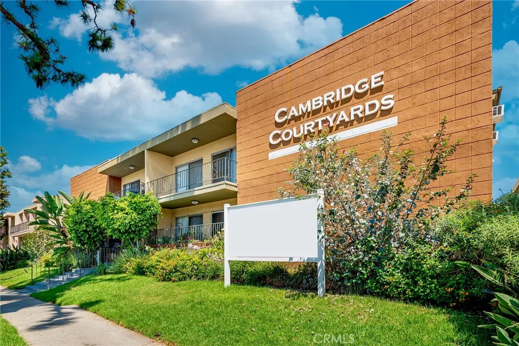 Northridge, CA 91325