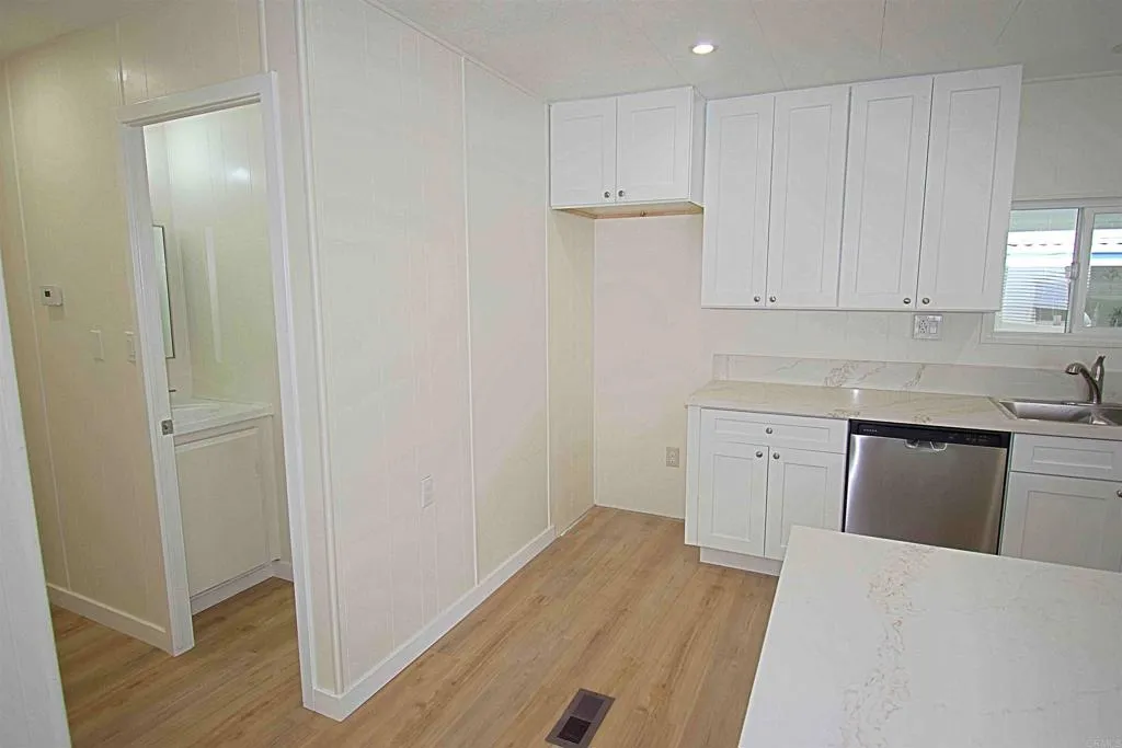 https://cdn.realtyfeed.com/cdn/127/306702144/532ff0e999a5f0902bf349942029a836.webp
