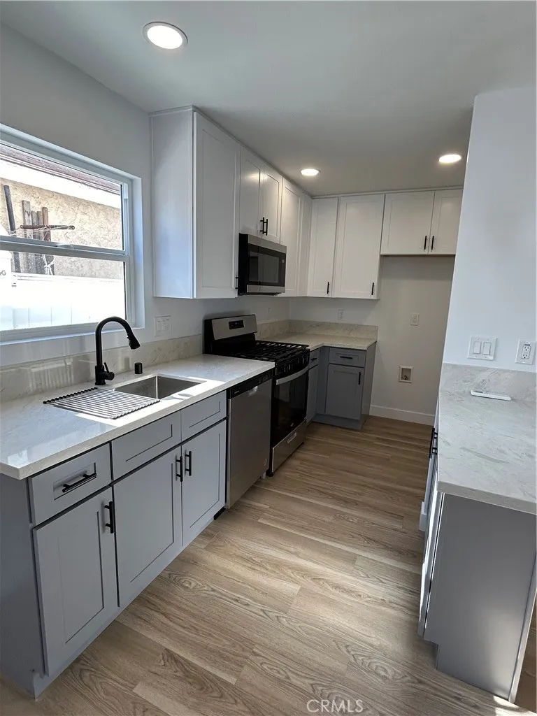 2033 Burnett Street, Long Beach, CA, 90810