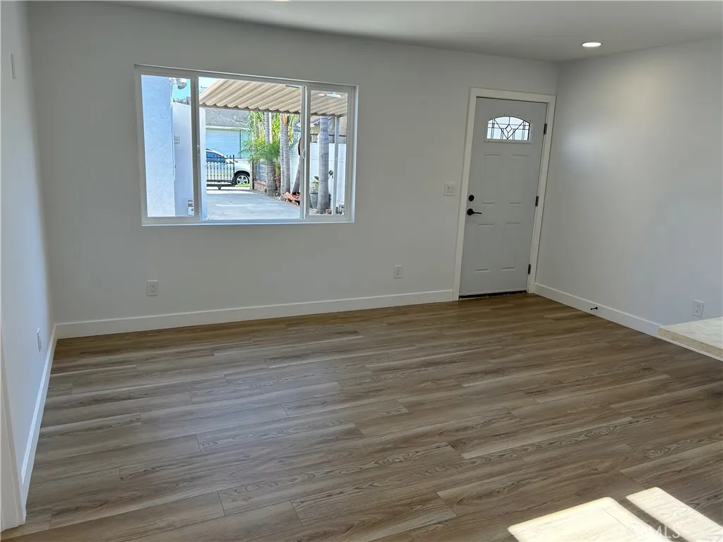 2033 Burnett Street, Long Beach, CA, 90810