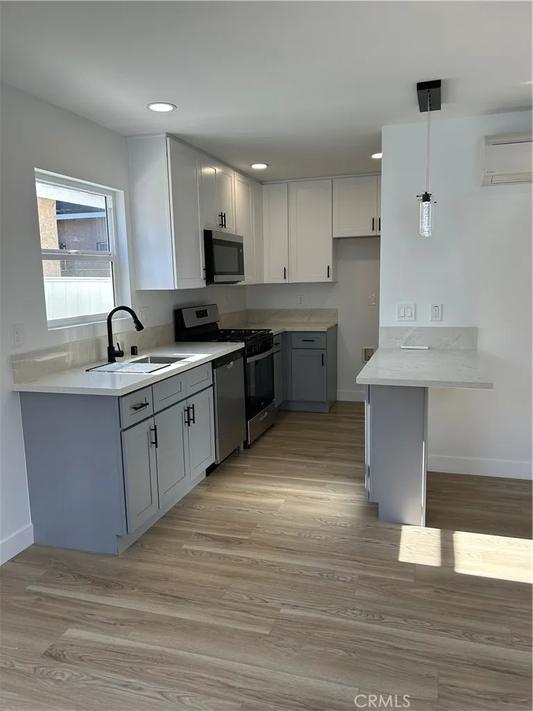 2033 Burnett Street, Long Beach, CA, 90810