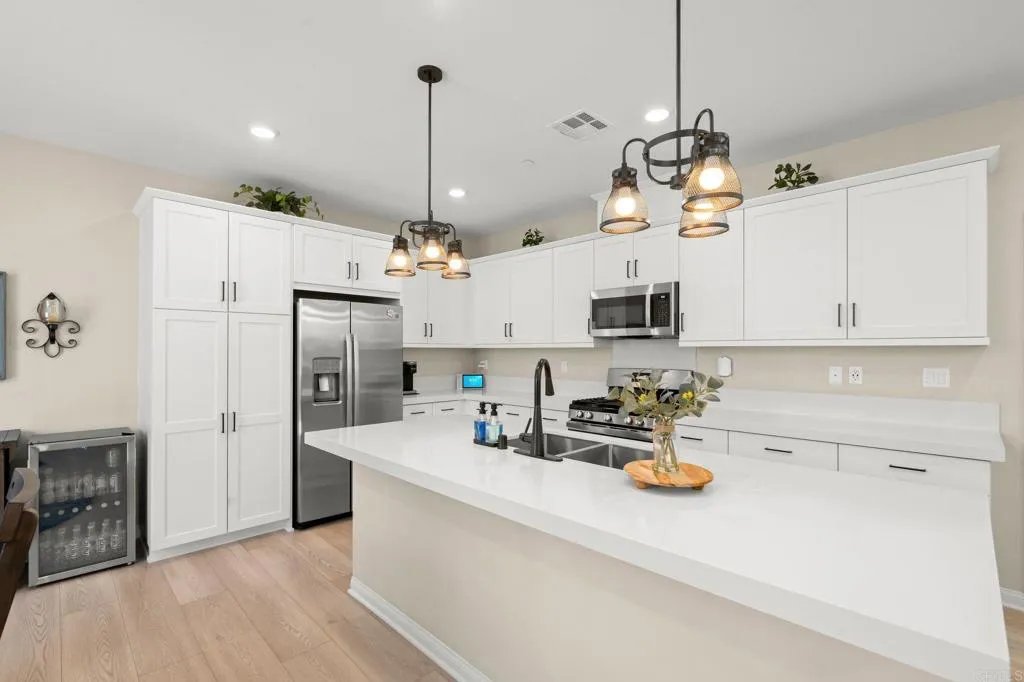 https://cdn.realtyfeed.com/cdn/127/306702309/17e460fb9f97cf7e4d6558c43cdffd10.webp