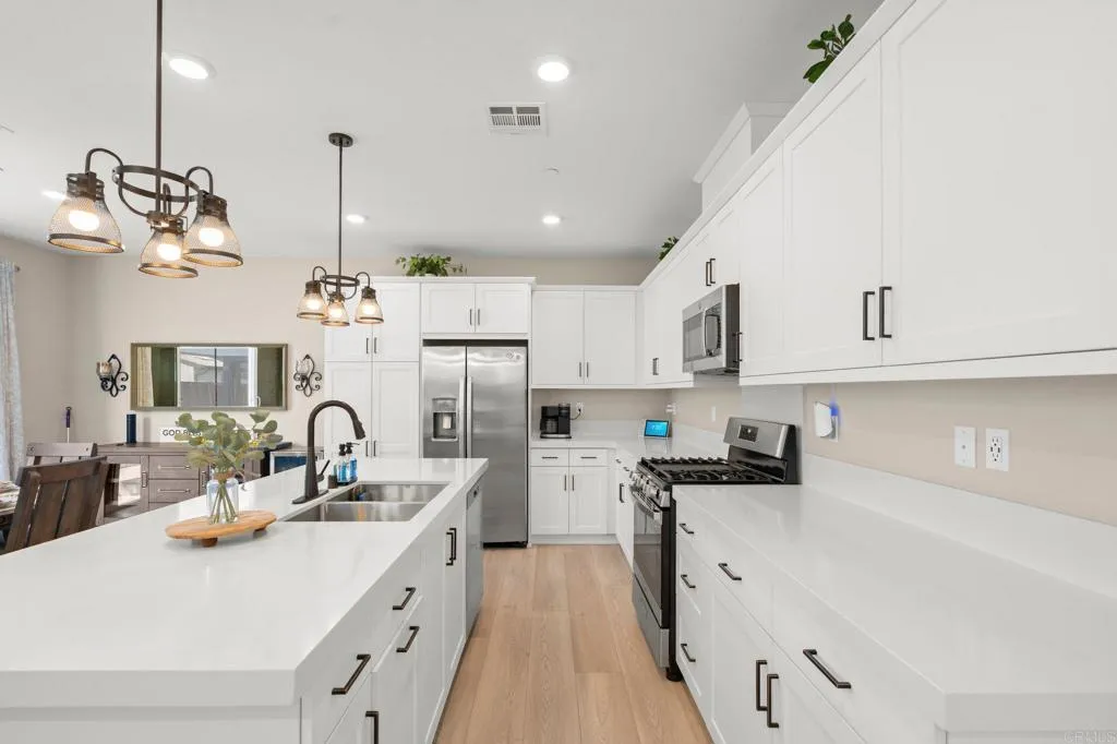 https://cdn.realtyfeed.com/cdn/127/306702309/5700df004046e7c611688139dbaa594f.webp