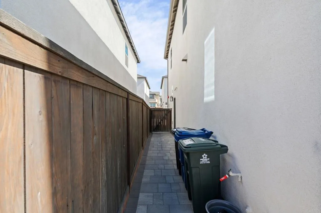 https://cdn.realtyfeed.com/cdn/127/306702309/6c8710621bb1454012ecf6e7e61f7673.webp