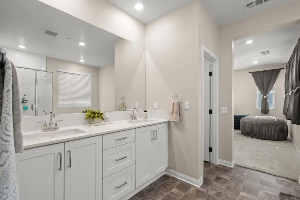 https://cdn.realtyfeed.com/cdn/127/306702309/8f3ce0cf0ab5b8afd9e48080a9355f93.webp