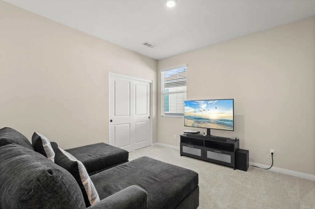 https://cdn.realtyfeed.com/cdn/127/306702309/aa4e1301546c4433d367b4765d3a728d.webp