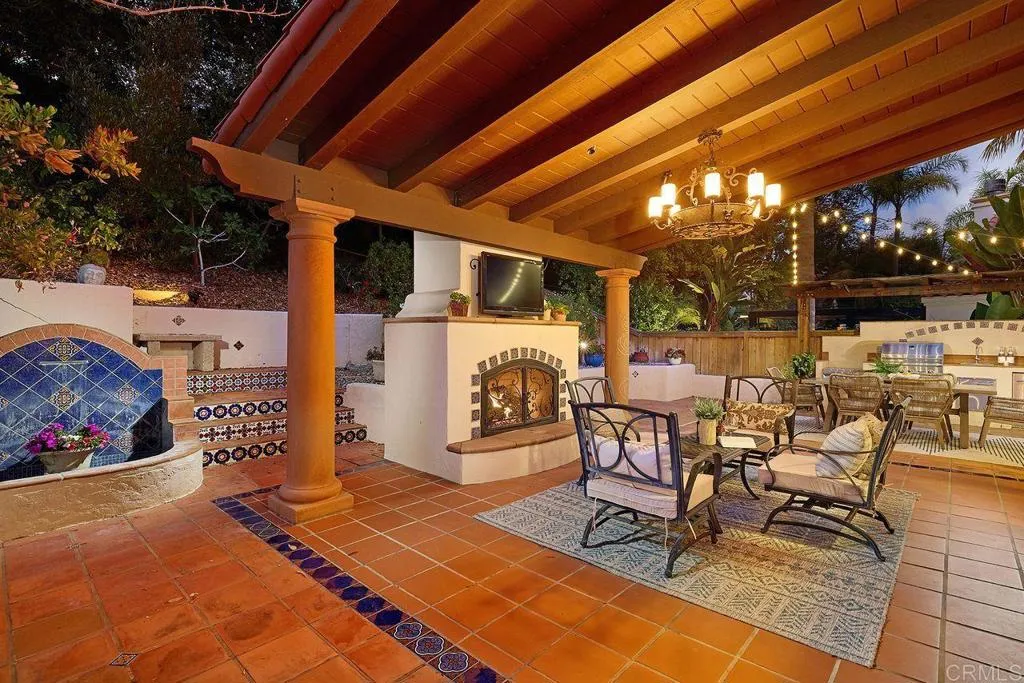 https://cdn.realtyfeed.com/cdn/127/306702336/f8e8cafae97386a8fb11d48d37b3fe8e.webp
