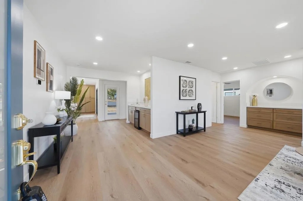 https://cdn.realtyfeed.com/cdn/127/306702506/1d742127efa8d60cc8f921d396b958e3.webp