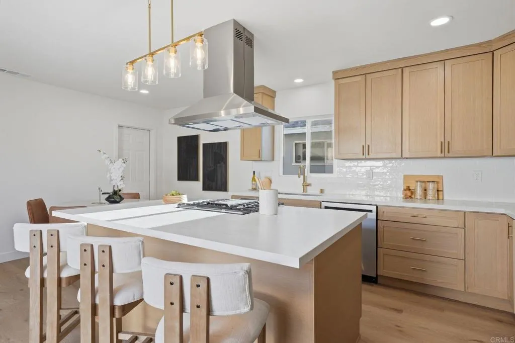 https://cdn.realtyfeed.com/cdn/127/306702506/48aa47391ef494bec951a7438dae77e1.webp