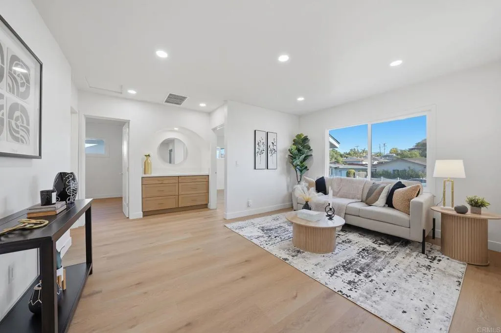 https://cdn.realtyfeed.com/cdn/127/306702506/ca0abab15925605f105561360ff06f0f.webp