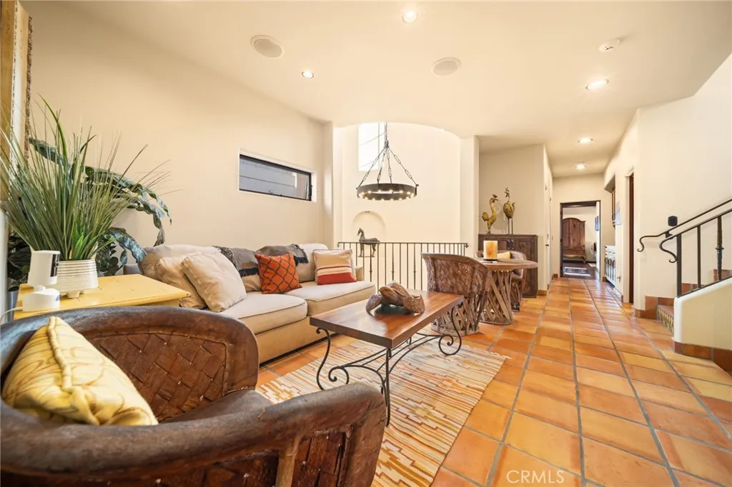 https://cdn.realtyfeed.com/cdn/127/306702508/bef93d448a7808fb7a550f6e4ec53c9e.webp