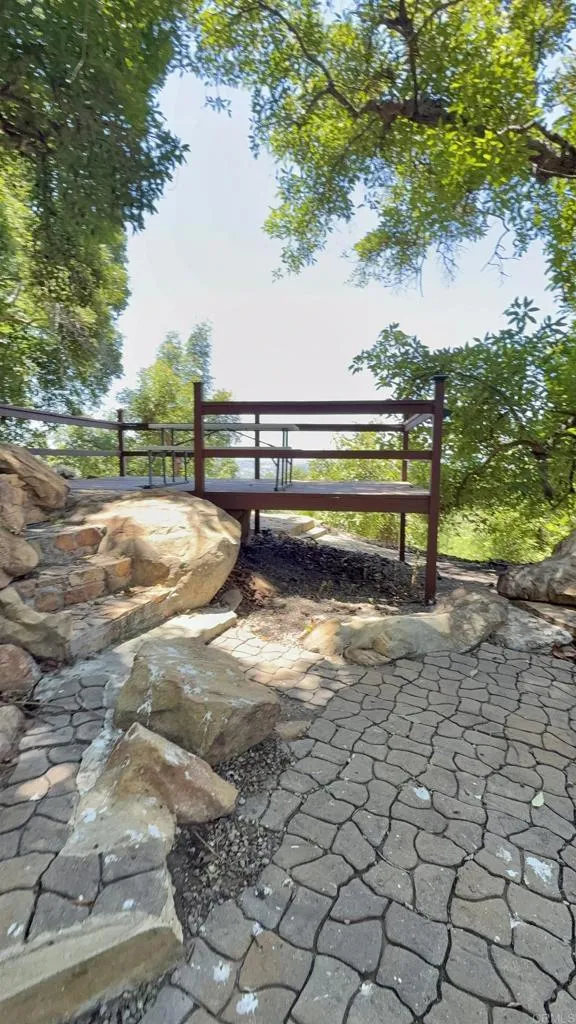 https://cdn.realtyfeed.com/cdn/127/306702574/4bd9e0680e6641f0b726a005380d7609.webp