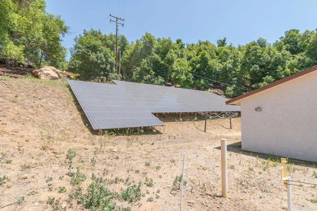 https://cdn.realtyfeed.com/cdn/127/306702574/701da2e9ada3c22e40a8accced38e46b.webp