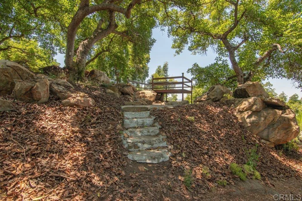 https://cdn.realtyfeed.com/cdn/127/306702574/e2caf63ca5ea4edb72f37ce9669e3c0f.webp