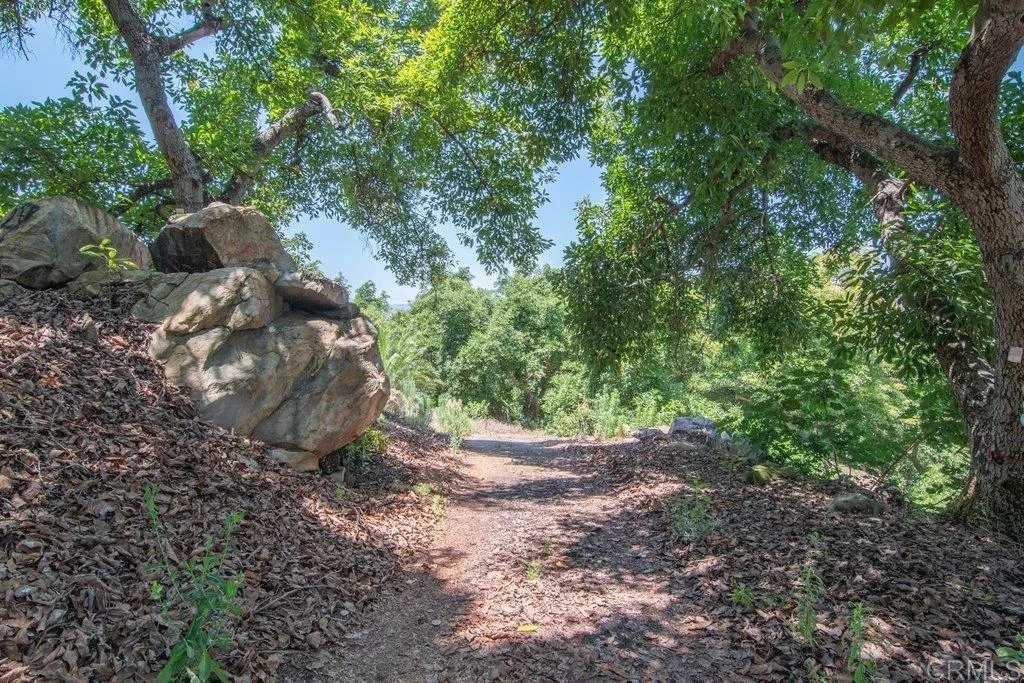 https://cdn.realtyfeed.com/cdn/127/306702574/f2e98de06e4c188779e940d30e3a80cd.webp