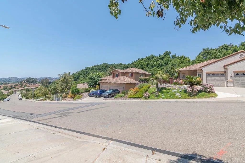 https://cdn.realtyfeed.com/cdn/127/306702574/f9ccd8a06fc7121fc580f6f282a0a36a.webp